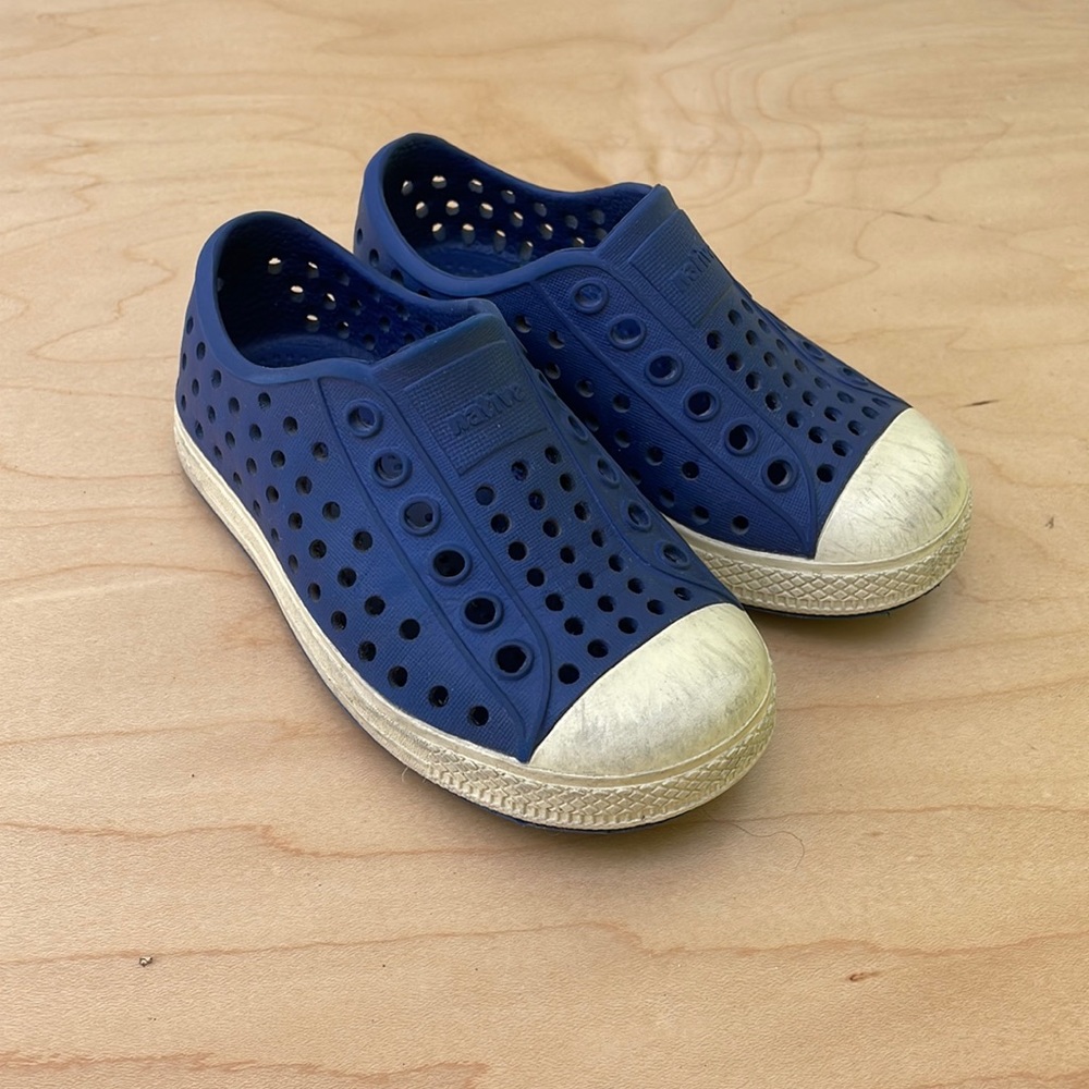 NATIVE Kids Shoes size 6